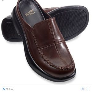 DANSKO MADIGAN CLOGS 11/11.5 /42